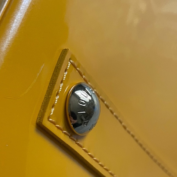 AUTHENTIC Louis Vuitton Jaune Passion Monogram Vernis Alma PM - Picture 10 of 16